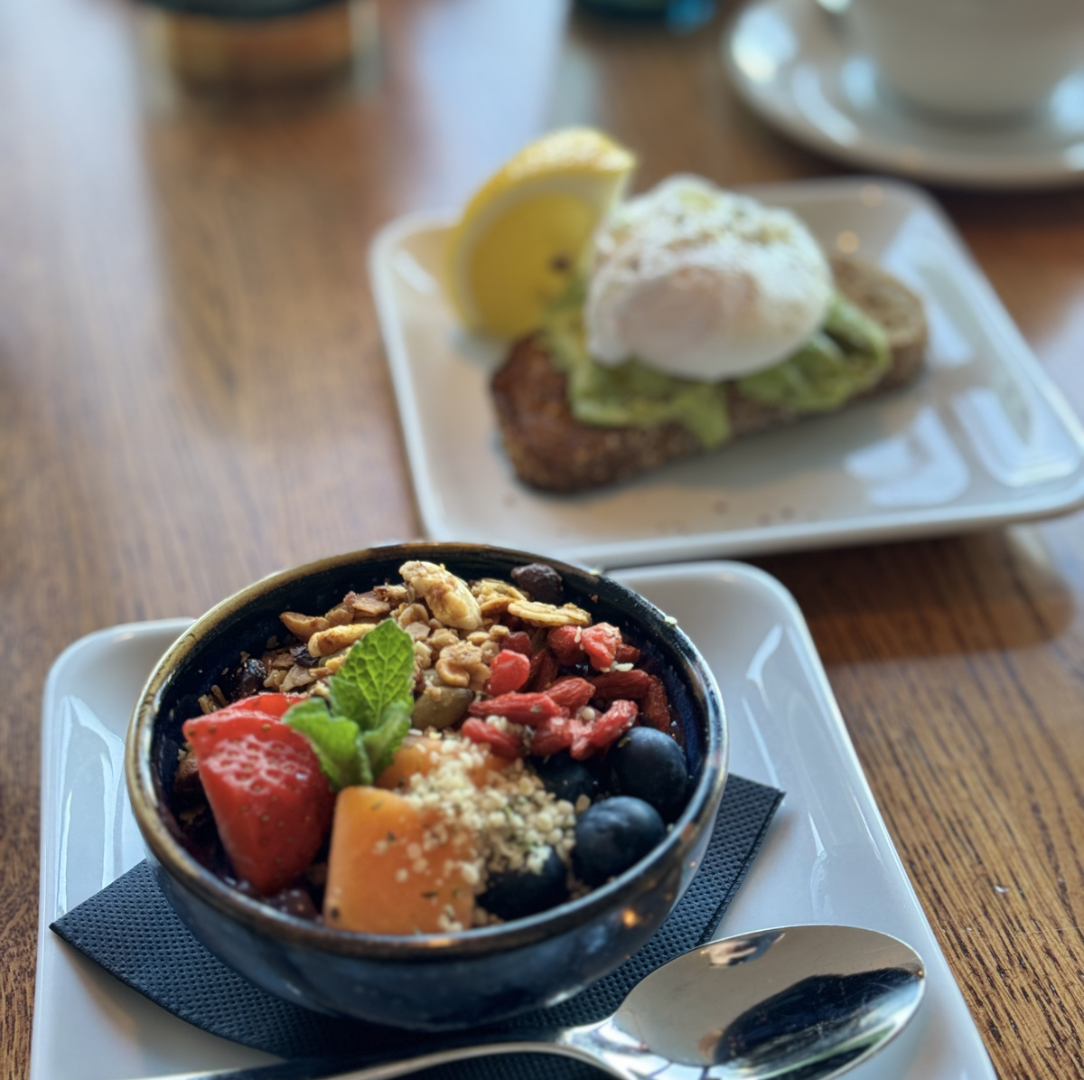 4 DAYS IN MALLORCA WITH A BABY Eggs and granola bowl