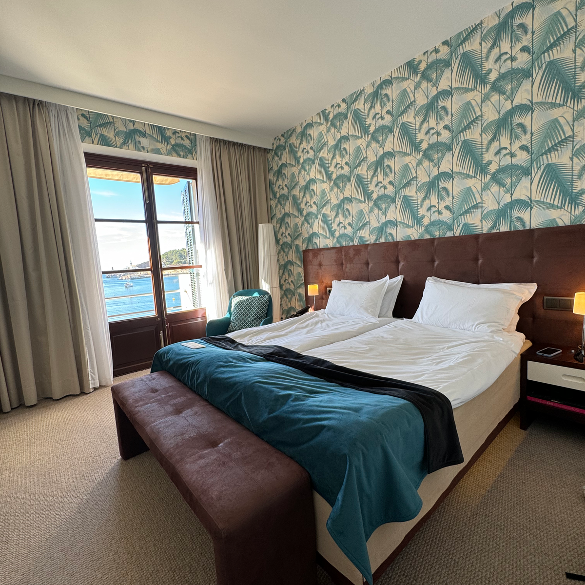 4 DAYS IN MALLORCA WITH A BABY Hotel bed