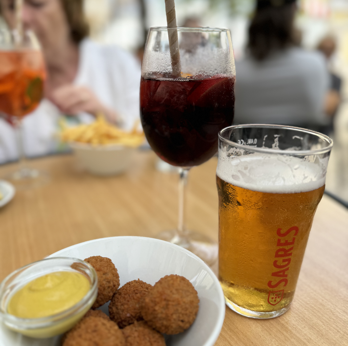 SAGRES, ALGARVE - WHAT TO DO AND WHERE TO EAT Bar snacks, sangria and beer