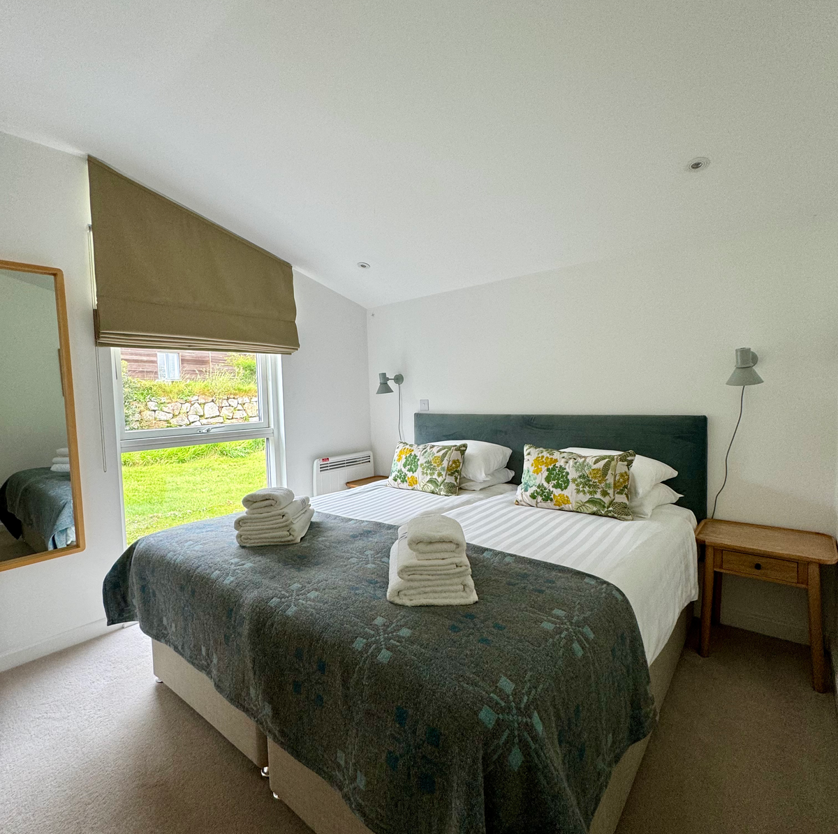 5 DAYS IN CORNWALL Bedroom