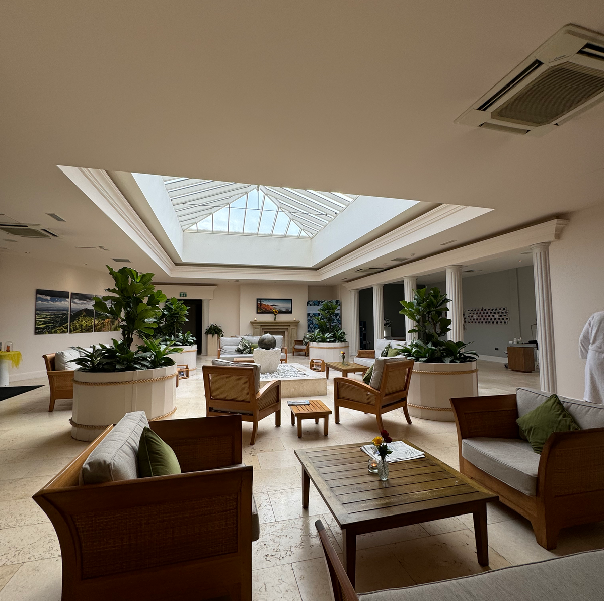 SPA BREAK - FIRST NIGHT AWAY FROM THE BABY spa lounge area