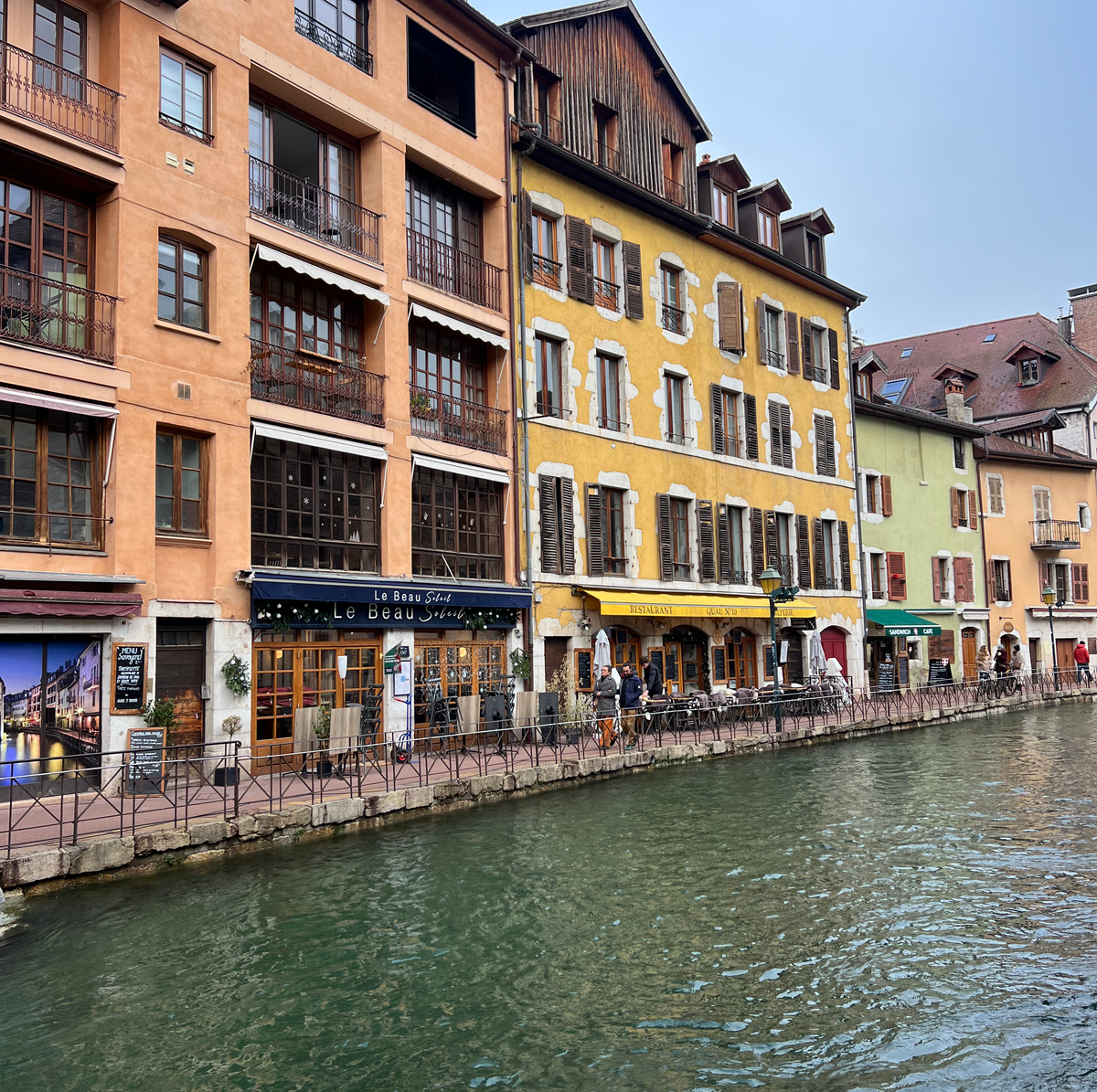 GENEVA CHRISTMAS MARKET ITINERARY Colourful buildings Annecy