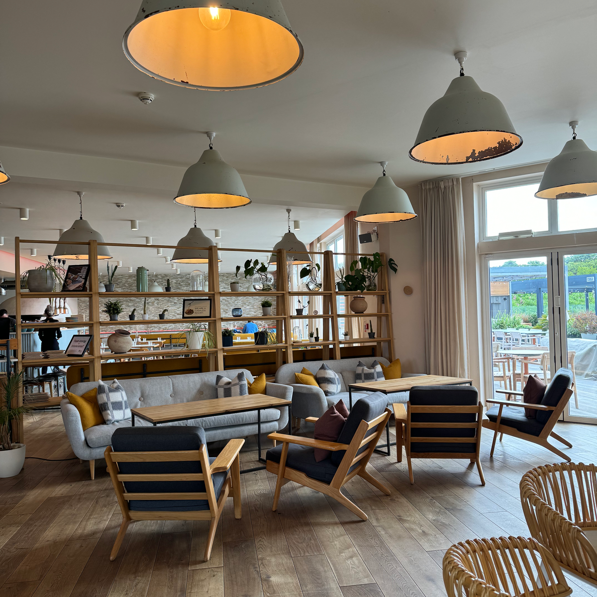 5 DAYS IN CORNWALL restaurant seating